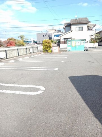 駐車場　駐車場に車を止められます