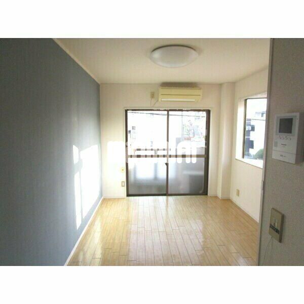 居室・リビング　エアコン付きのお部屋です！