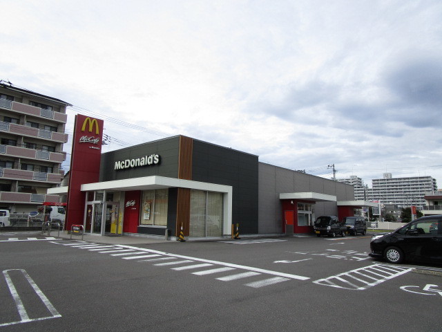 飲食店　マクドナルド高知稲荷町店（飲食店）まで406m