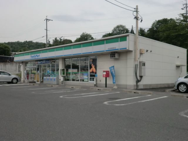 コンビニ　ファミリーマート（コンビニ）まで400m