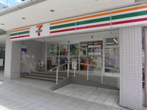 コンビニ　セブンイレブン 新横浜2丁目店（コンビニ）まで203m