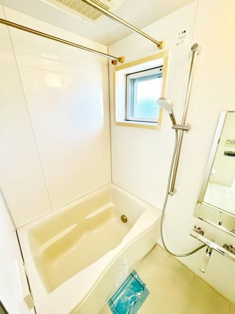 バス・シャワールーム　※同タイプの別のお部屋です。