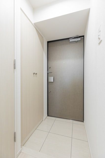 玄関　Aタイプ2021年8月撮影 同タイプ801号室の写真です。