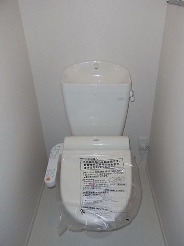 トイレ　温水洗浄機付きトイレ