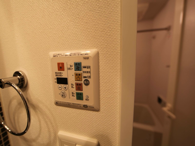 その他設備　浴室暖房乾燥機付き