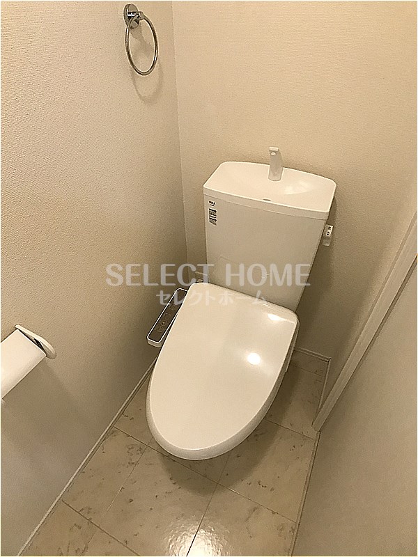 トイレ　落ち着いた色調のトイレです