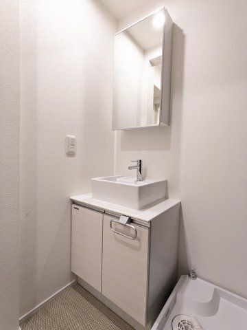 洗面設備　■収納＆鏡付き独立洗面台♪☆室内洗濯機置き場☆