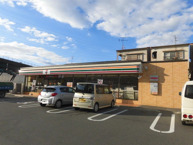 コンビニ　セブンイレブン（コンビニ）まで852m