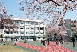 小学校　新宿区立天神小学校（小学校）まで309m