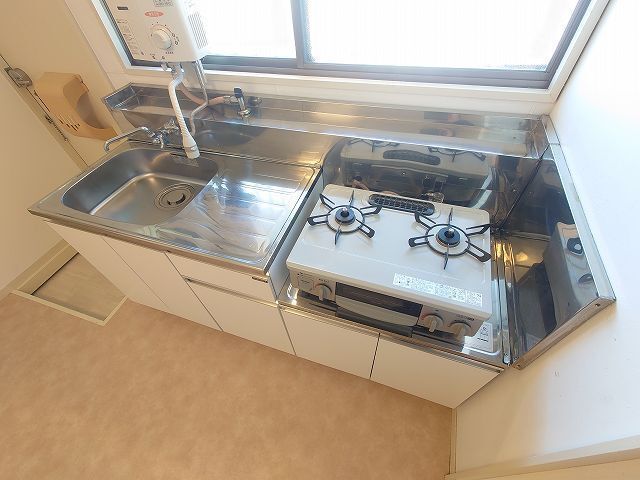 キッチン　２口ガスコンロ・瞬間湯沸器つき
