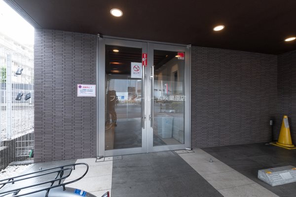 エントランス　★《見学予約受付中》当店では契約金がクレジット決済可能です★