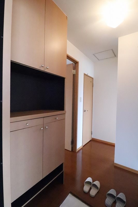 玄関　写真は別のお部屋のものになります。