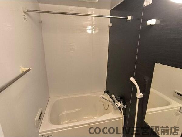 バス・シャワールーム　同物件別部屋写真