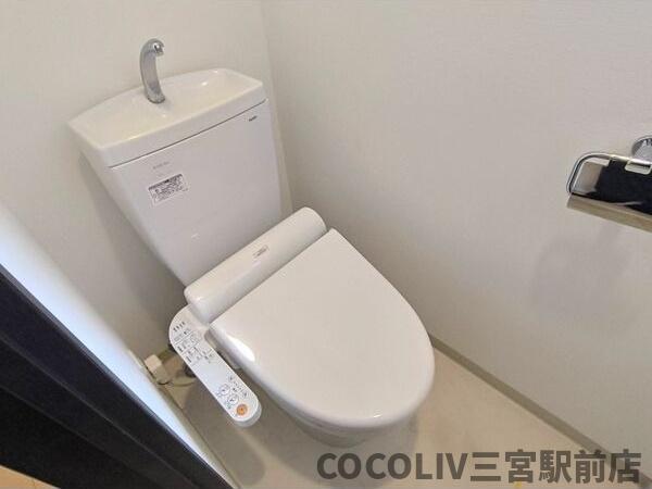 トイレ　同物件別部屋写真
