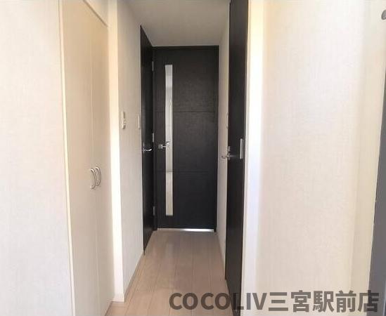 玄関　同物件別部屋写真
