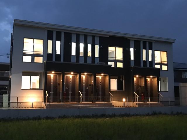 建物外観　外観写真（夜）