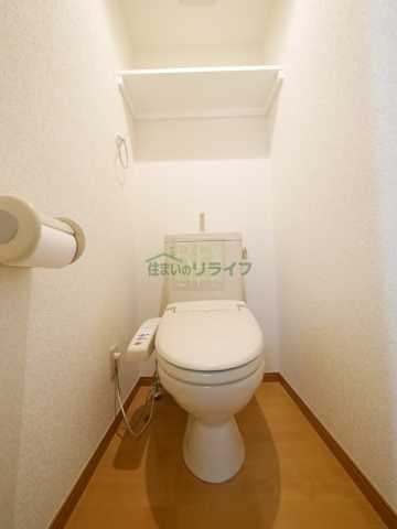 トイレ　別部屋の参考写真となります。