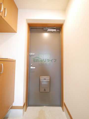 玄関　別部屋の参考写真となります。