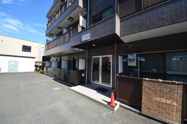 エントランス　★マンションならでは、しっかりしたエントランス★