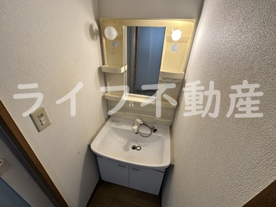 洗面設備　使いやすい独立洗面台です