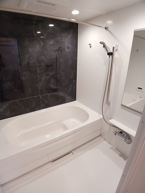 バス・シャワールーム　浴室乾燥機付きのお風呂です☆