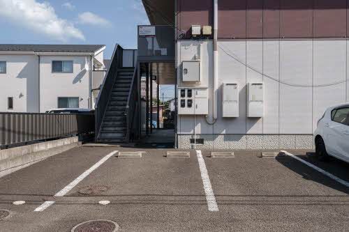 建物外観　駐車場