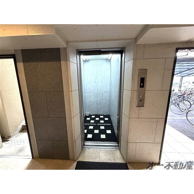 ロビー　エレベーター