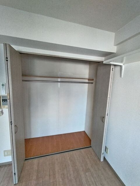 収納　【別室参考写真】洋室の収納です