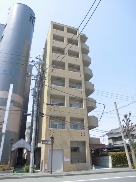 建物外観　地上８階建てマンション
