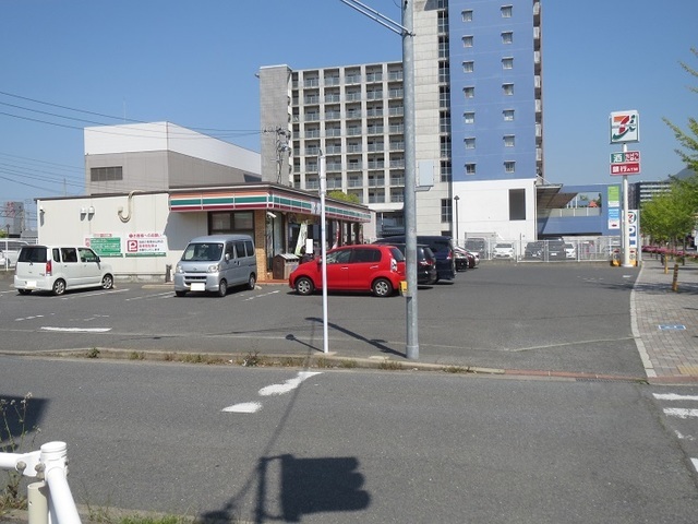 コンビニ　セブンイレブン 八幡陣原店（コンビニ）まで179m