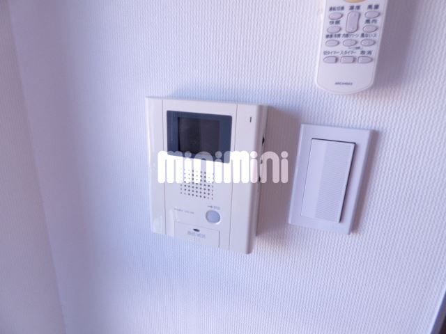 セキュリティ　ＴＶ付きモニターホンオートロック付きです。