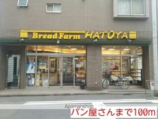 飲食店　パン屋さん（飲食店）まで100m