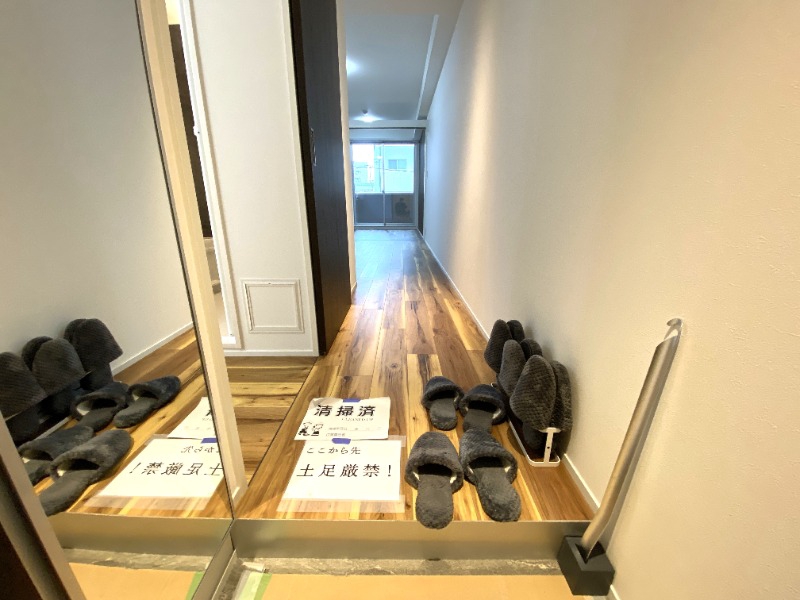 玄関　玄関を一歩入ると・・・こんな感じです。