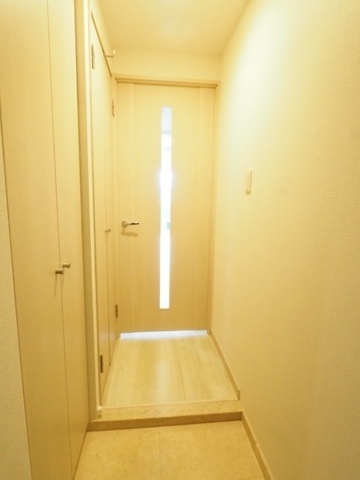 玄関　※別部屋参考写真