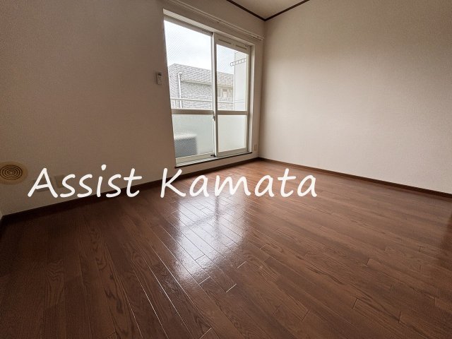 居室・リビング　写真は同タイプの別号室です