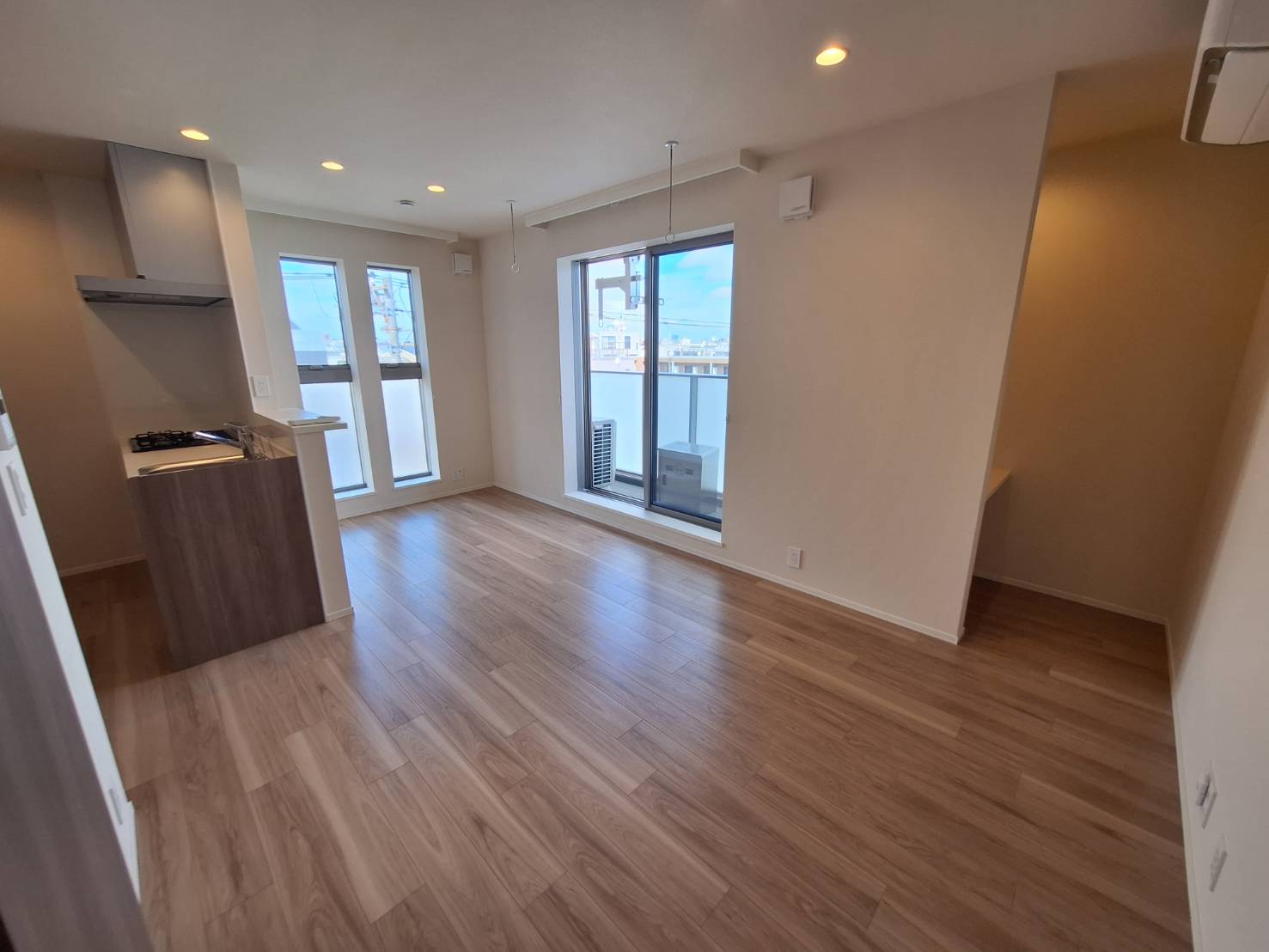 居室・リビング　★明るいフローリングの角部屋です★