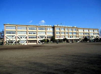 中学校　東大和市立第三中学校（中学校）まで359m