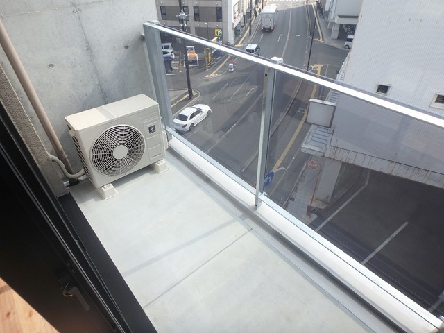 バルコニー　異なるフロアの室内写真です