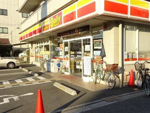 コンビニ　デイリーヤマザキ南巽駅前店（コンビニ）まで320m