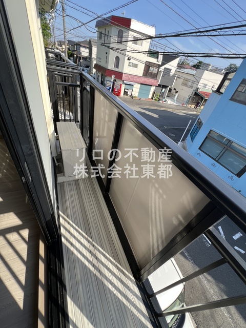 バルコニー　バルコニーがあるので洗濯物を太陽の下で干すことができます♪