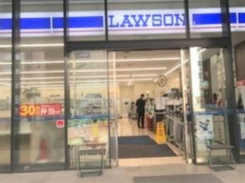 コンビニ　ローソン上野中央通店（コンビニ）まで135m