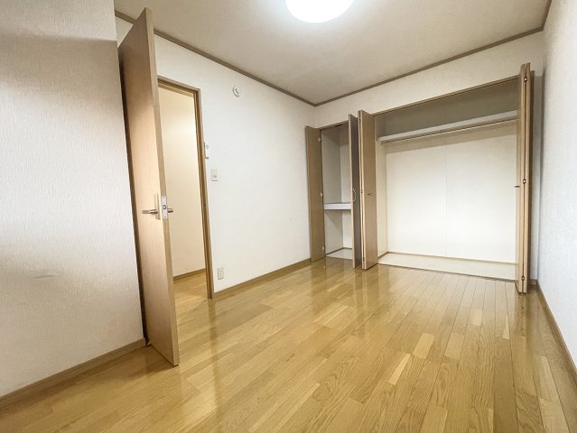 ネオサンライズの居間写真