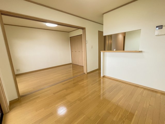 ネオサンライズの居間写真