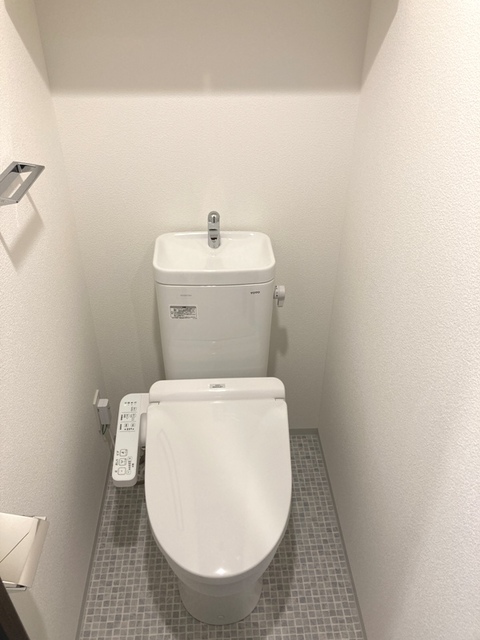 トイレ　※写真は同タイプ住戸です。
