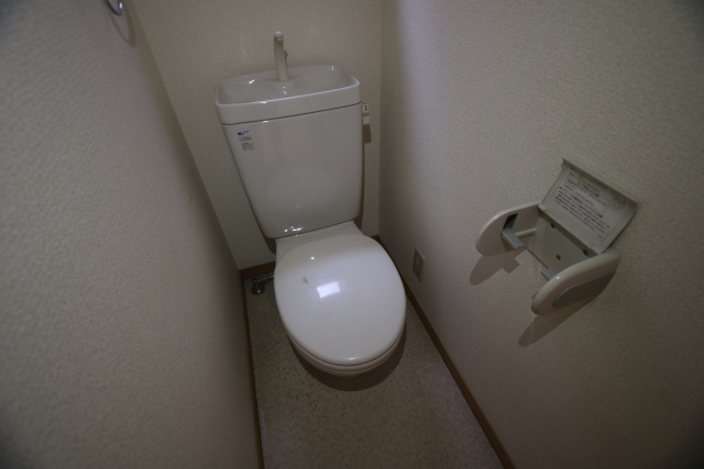 トイレ　※別室の参考写真の為、現況優先です。