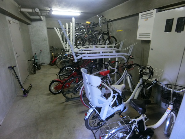 その他共有部分　雨に濡れない駐輪場♪