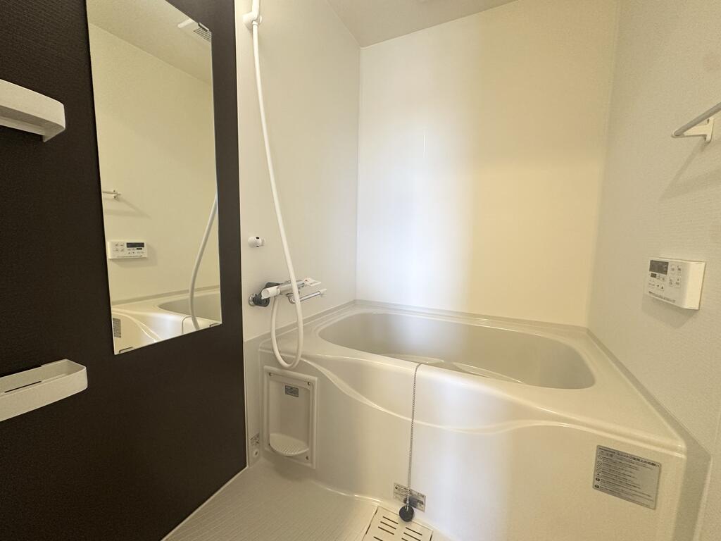 バス・シャワールーム　※反転タイプのお部屋になります。