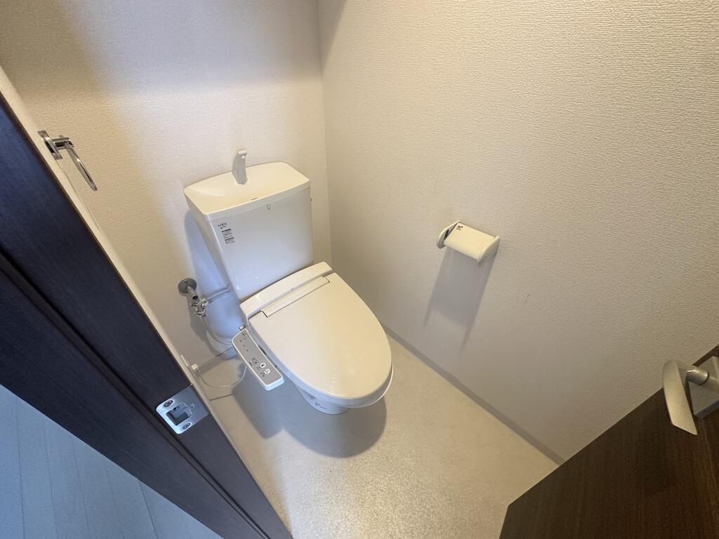 トイレ　※反転タイプのお部屋になります。