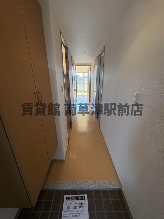 玄関　同建物内の別室写真となります。