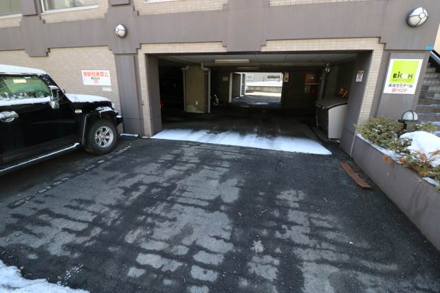 駐車場　広々駐車場スペース♪